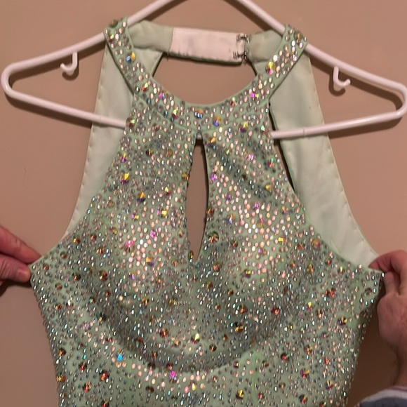 Prom dress. STUNNING backless long dress w slit - Picture 2 of 4